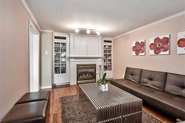 1484 Upper Ottawa St, House detached with 3 bedrooms, 2 bathrooms and 7 parking in Hamilton ON | Image 3