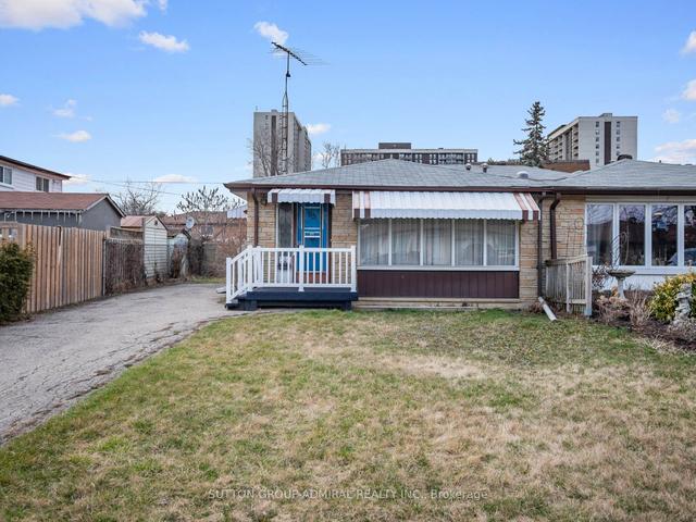 95 Cathcart Cres, House semidetached with 3 bedrooms, 2 bathrooms and 3 parking in Brampton ON | Image 1