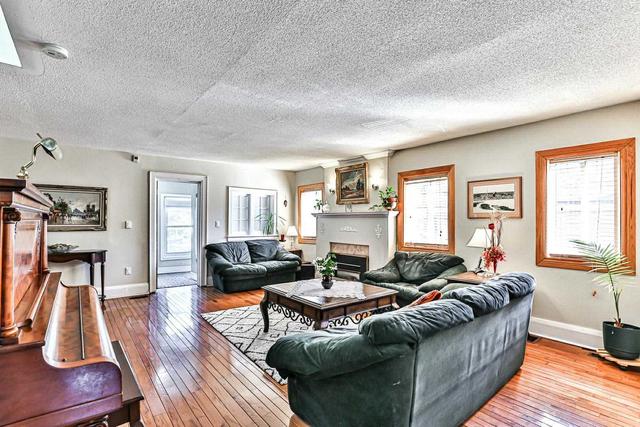 37 Connaught Ave, House detached with 3 bedrooms, 2 bathrooms and 3 parking in Toronto ON | Image 17