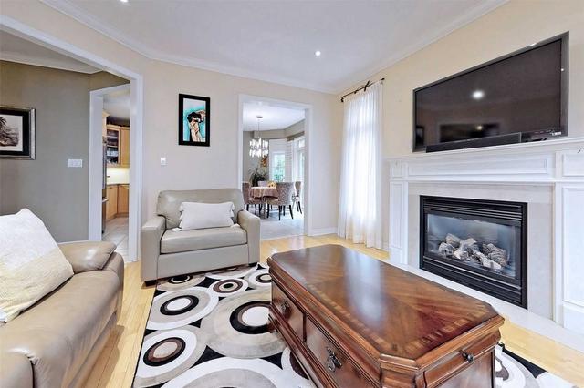 201 Willis Dr, House detached with 4 bedrooms, 6 bathrooms and 6 parking in Aurora ON | Image 4