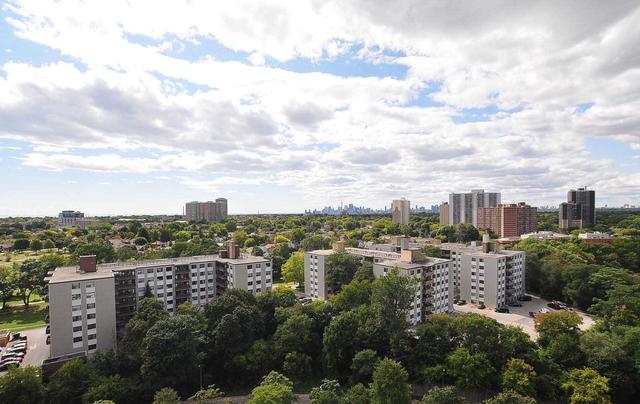 806 - 1 Massey Sq, Condo with 3 bedrooms, 2 bathrooms and 1 parking in Toronto ON | Image 20