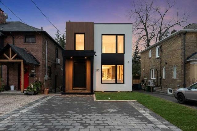 283 Broadway Ave, House detached with 4 bedrooms, 4 bathrooms and 1 parking in Toronto ON | Card Image