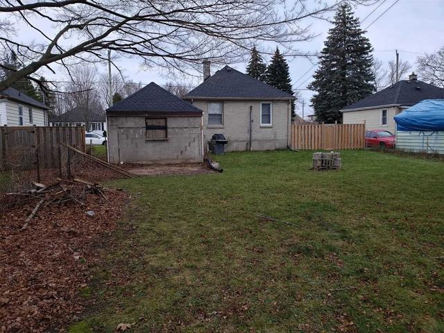 1550 Hartlet St, House detached with 3 bedrooms, 2 bathrooms and 5 parking in London ON | Image 3