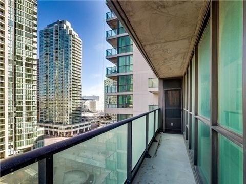 1004 - 33 Bay St, Condo with 2 bedrooms, 2 bathrooms and 1 parking in Toronto ON | Image 13