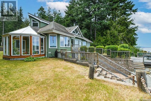 7602 Ships Point Rd, House detached with 3 bedrooms, 3 bathrooms and 6 parking in Comox Valley A BC | Image 75