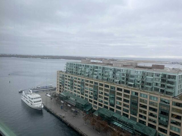 2010 - 77 Harbour Sq, Condo with 1 bedrooms, 1 bathrooms and 1 parking in Toronto ON | Image 3