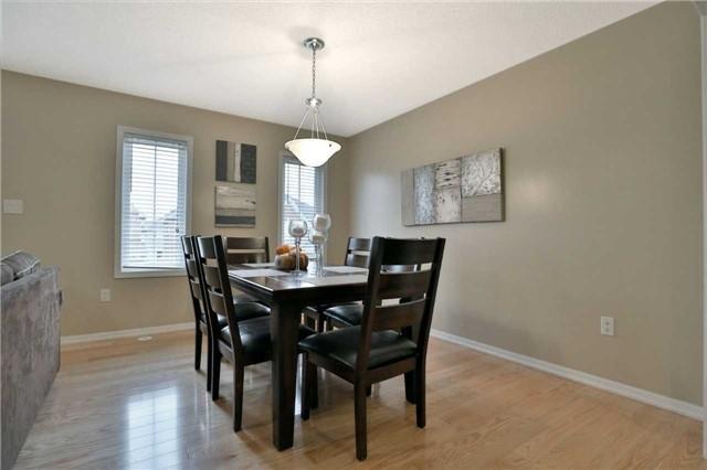 663 Speyer Circ, House attached with 3 bedrooms, 2 bathrooms and 2 parking in Milton ON | Image 6