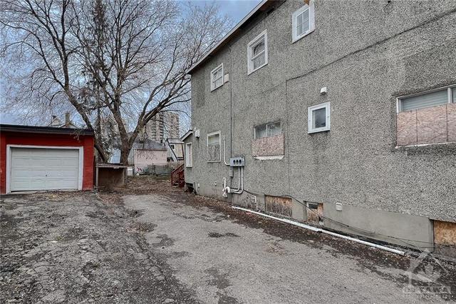 84 Barrette Street, House detached with 3 bedrooms, 2 bathrooms and null parking in Ottawa ON | Image 3