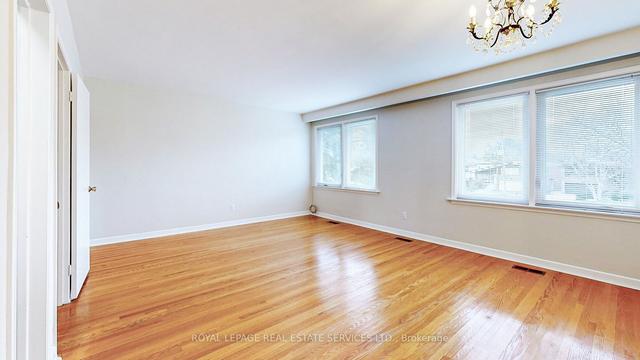 21 Pitkin Crt, House detached with 3 bedrooms, 2 bathrooms and 5 parking in Toronto ON | Image 18