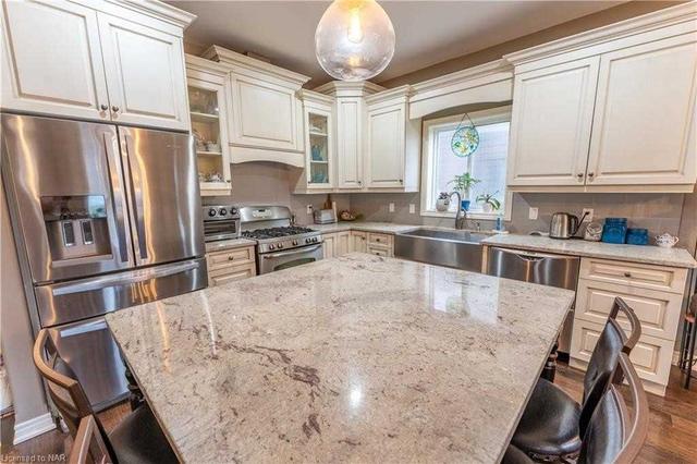 101 Silverwood Ave, House detached with 4 bedrooms, 3 bathrooms and 6 parking in Welland ON | Image 2