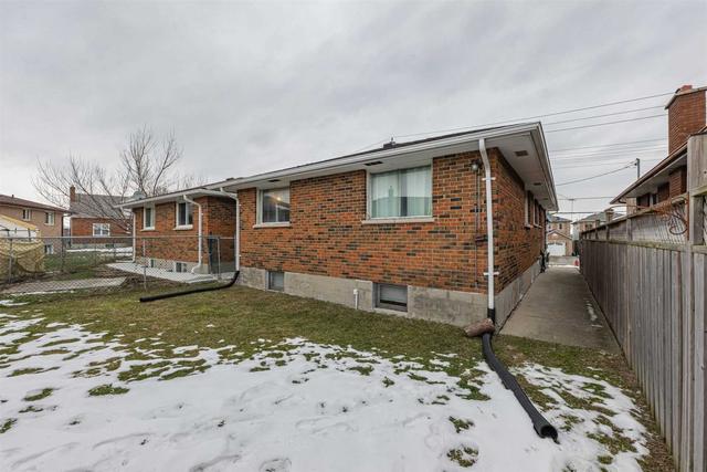 222 Walker Ave, House detached with 3 bedrooms, 2 bathrooms and 5 parking in Bradford West Gwillimbury ON | Image 24