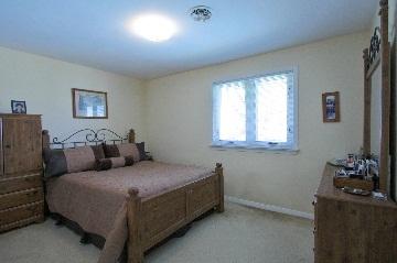 152 Steel St, House detached with 3 bedrooms, 2 bathrooms and 3 parking in Barrie ON | Image 6