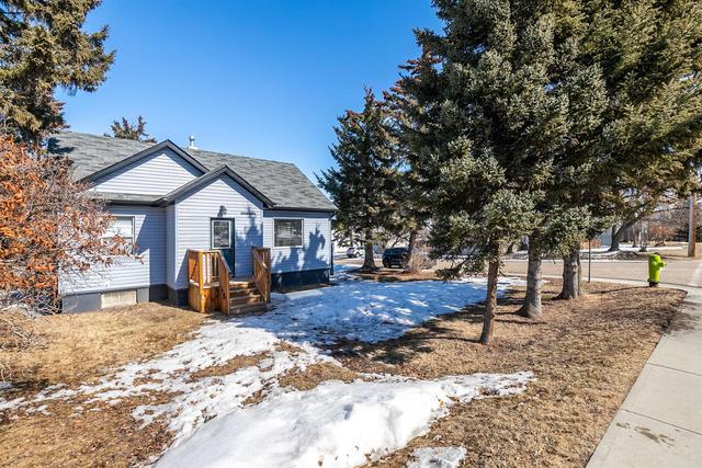 5104 47 Avenue, House detached with 3 bedrooms, 1 bathrooms and 2 parking in Sylvan Lake AB | Image 2