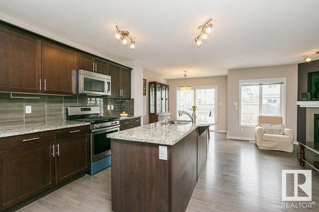 1035 177 St Sw, House semidetached with 4 bedrooms, 3 bathrooms and null parking in Edmonton AB | Image 6