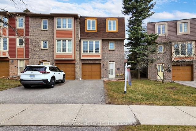 566 Sandhurst Circ, Townhouse with 3 bedrooms, 2 bathrooms and 2 parking in Toronto ON | Image 1