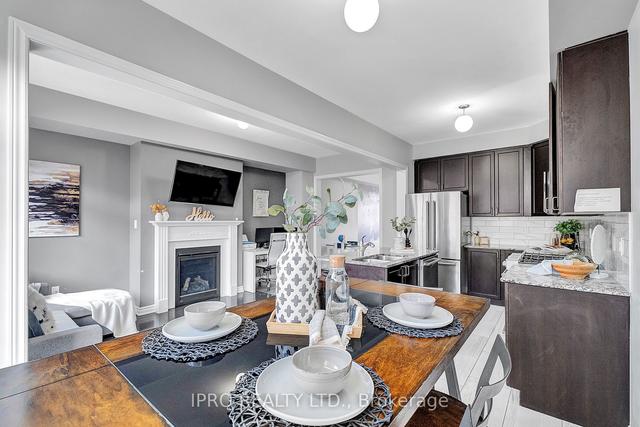 62 Farooq Blvd, House attached with 3 bedrooms, 4 bathrooms and 2 parking in Vaughan ON | Image 7