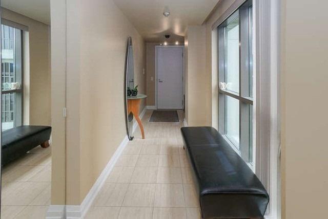 401 - 3 Mcalpine St, Condo with 2 bedrooms, 1 bathrooms and 1 parking in Toronto ON | Image 4