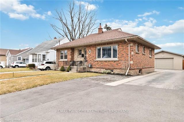 37 High St, House detached with 3 bedrooms, 2 bathrooms and 5 parking in Brantford ON | Image 36