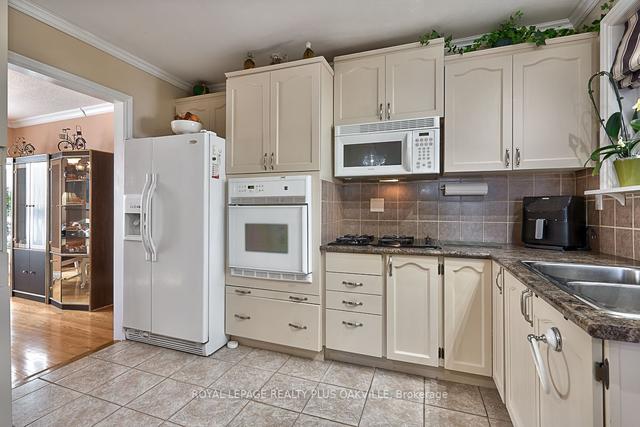 52 Glebe Cres, House detached with 2 bedrooms, 2 bathrooms and 8 parking in Brampton ON | Image 36