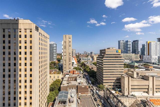 1407 - 386 Yonge St, Condo with 3 bedrooms, 2 bathrooms and 1 parking in Toronto ON | Image 7