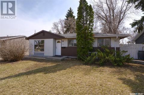 1507 Grace Street, House detached with 3 bedrooms, 1 bathrooms and null parking in Moose Jaw SK | Card Image