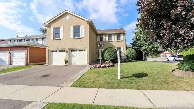 10 New Castle Cres, House detached with 4 bedrooms, 4 bathrooms and 2 parking in Brampton ON | Image 1