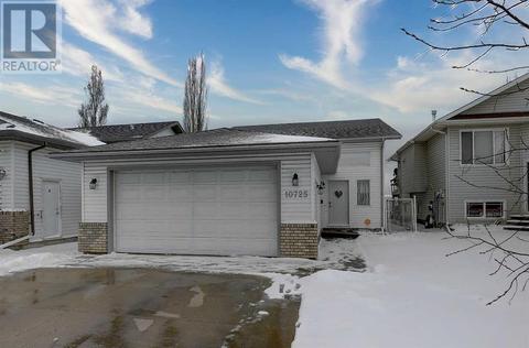 10725 72 Avenue, House detached with 6 bedrooms, 3 bathrooms and 4 parking in Grande Prairie AB | Card Image