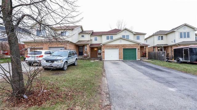 193 Pickett Cres, House attached with 3 bedrooms, 2 bathrooms and 3 parking in Barrie ON | Card Image
