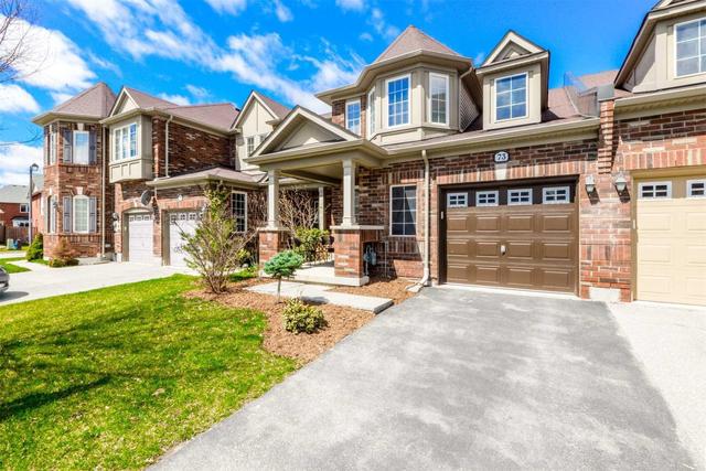 73 Mccandless Crt, House attached with 3 bedrooms, 2 bathrooms and 3 parking in Milton ON | Image 2
