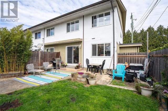 454 Burnside Rd W, House attached with 3 bedrooms, 2 bathrooms and 1 parking in Saanich BC | Image 17