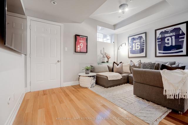 21 Peelar Mews, House attached with 4 bedrooms, 3 bathrooms and 2 parking in Toronto ON | Image 29
