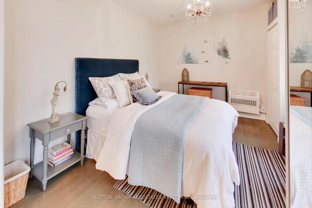 2 - 340 Spadina Rd, Condo with 2 bedrooms, 1 bathrooms and 0 parking in Toronto ON | Image 9