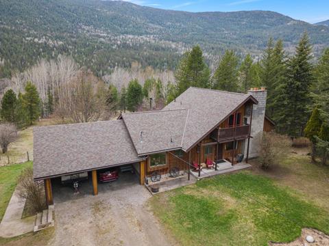 1960 Pass Creek Road, House detached with 3 bedrooms, 3 bathrooms and null parking in Central Kootenay I BC | Card Image
