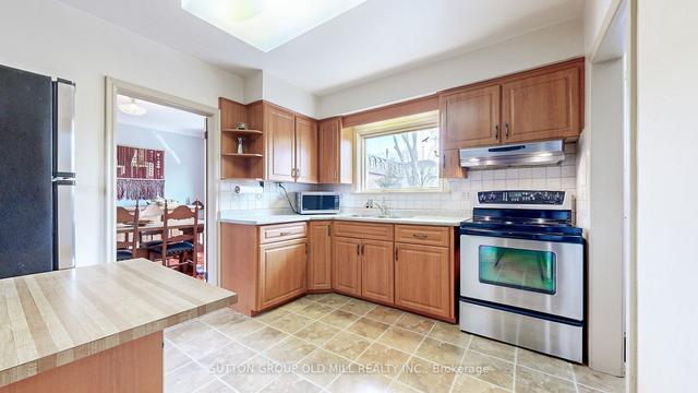 27 Arcadian Circ, House detached with 4 bedrooms, 2 bathrooms and 3 parking in Toronto ON | Image 24