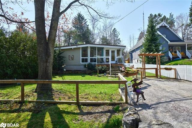 1170 Line 5 South, Oro Line, House detached with 2 bedrooms, 1 bathrooms and null parking in Oro Medonte ON | Image 2
