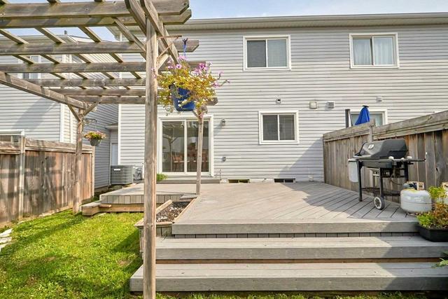 8 Beatrice Lane, House attached with 3 bedrooms, 3 bathrooms and 3 parking in Barrie ON | Image 7