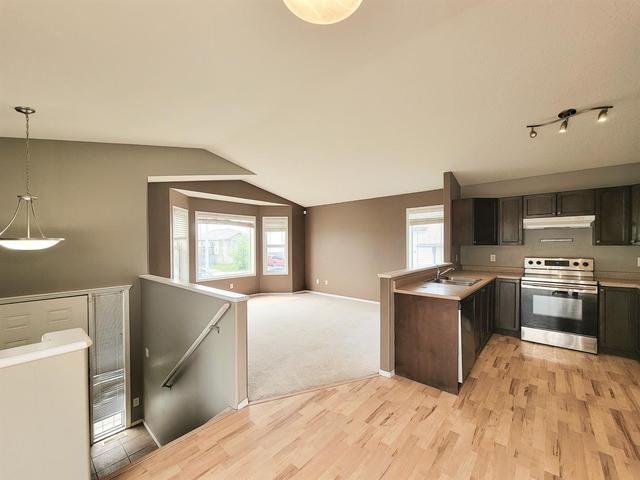 7641 Westpointe Drive, House detached with 3 bedrooms, 2 bathrooms and 2 parking in Grande Prairie AB | Image 2