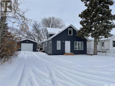 209 3rd Street Ne, House detached with 2 bedrooms, 3 bathrooms and null parking in Watson SK | Card Image