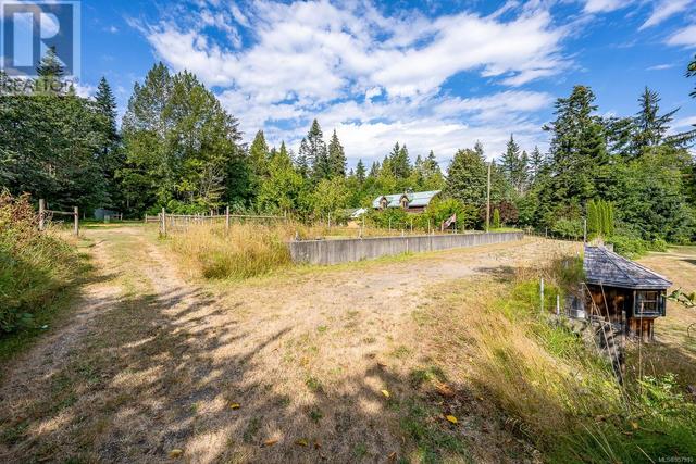 8185 Island Hwy S, House detached with 4 bedrooms, 4 bathrooms and 6 parking in Comox Valley A BC | Image 15