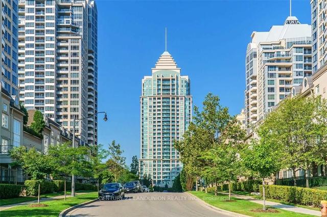 2403 - 17 Barberry Pl, Condo with 1 bedrooms, 1 bathrooms and 1 parking in Toronto ON | Image 1