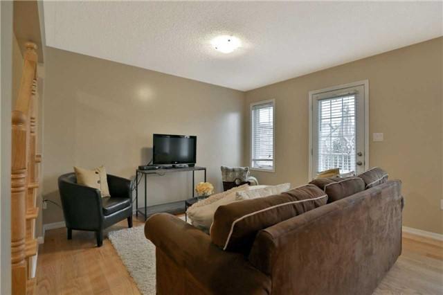 663 Speyer Circ, House attached with 3 bedrooms, 2 bathrooms and 2 parking in Milton ON | Image 10