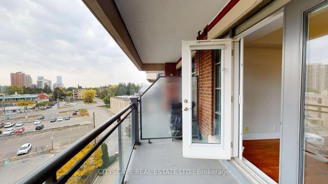 712 - 9 Burnhamthorpe Cres, Condo with 1 bedrooms, 1 bathrooms and 1 parking in Toronto ON | Image 2