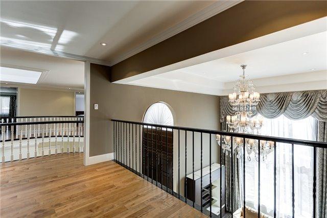216 Dunview Ave, House detached with 5 bedrooms, 8 bathrooms and 6 parking in Toronto ON | Image 8