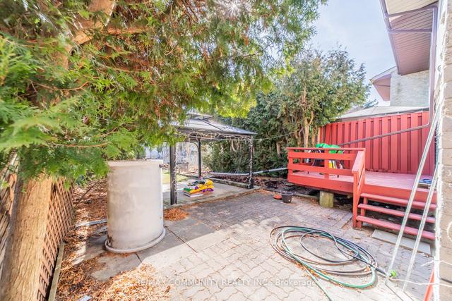 43 Buckhurst Cres, House attached with 3 bedrooms, 2 bathrooms and 3 parking in Toronto ON | Image 28