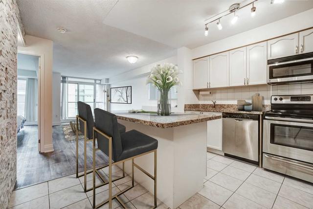305 - 15 Michael Power Pl, Condo with 1 bedrooms, 1 bathrooms and 1 parking in Toronto ON | Image 14