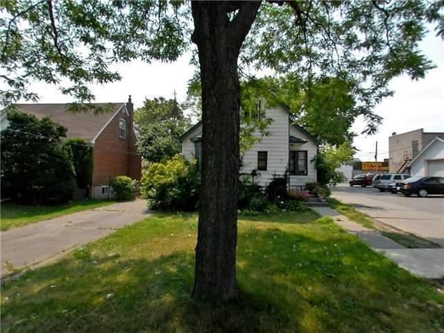 7 Athabaska Ave, House detached with 3 bedrooms, 2 bathrooms and 4 parking in Toronto ON | Image 2