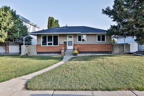2409 14 Avenue S, House detached with 3 bedrooms, 2 bathrooms and 3 parking in Lethbridge AB | Card Image