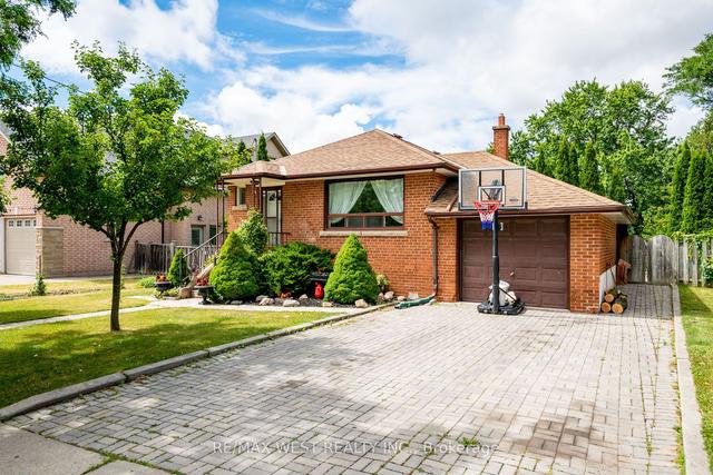 538 Queens Dr, House detached with 3 bedrooms, 2 bathrooms and 4 parking in Toronto ON | Image 12