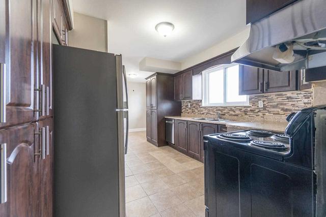 7731 Redstone Rd, House semidetached with 3 bedrooms, 3 bathrooms and 6 parking in Mississauga ON | Image 5