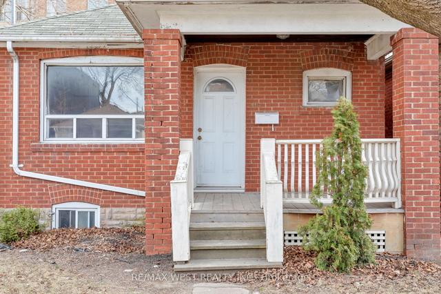 19 Gilpin Ave, House detached with 2 bedrooms, 1 bathrooms and 2 parking in Toronto ON | Image 23